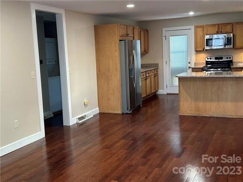 601 Maple St, Brevard, NC 28712 photo 3