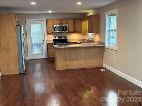 601 Maple St, Brevard, NC 28712 photo 2