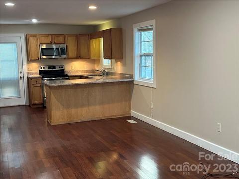 601 Maple St, Brevard, NC 28712 photo 4