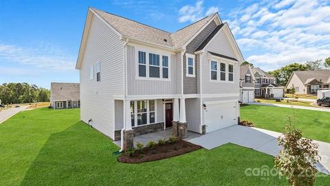 679 Fox Cove Rd, Hendersonville, NC 28792