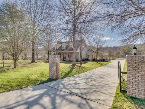 5861 Hidden Oaks Ln, Clover, SC 29710