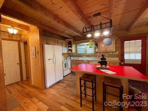 145 Little Boulder Ln, Seven Devils, NC 28604 photo 3