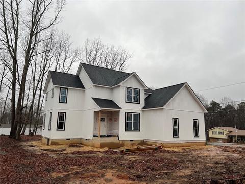 4033 Dover St, Claremont, NC 28610