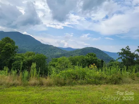 35 Rons Rdg, Waynesville, NC 28785