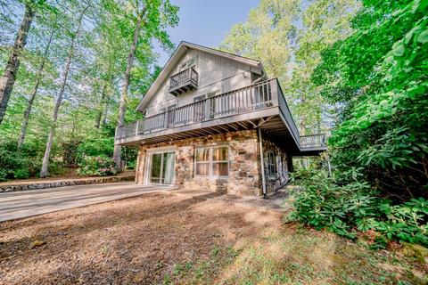 29 Rockledge Rd, Spruce Pine, NC 28777 photo 2