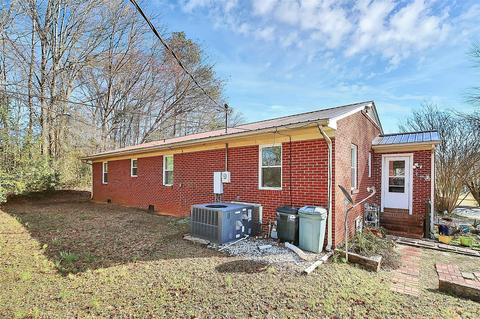 1032 Roberts Dr, Lancaster, SC 29720 photo 4