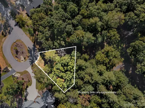 130 Lochstead Ct, Asheville, NC 28803