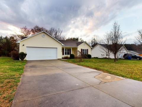710 Gemcrest Dr NE, Conover, NC 28613 photo 3