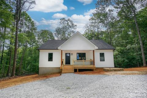 812 Woodrun Dr #400, Mount Gilead, NC 27306
