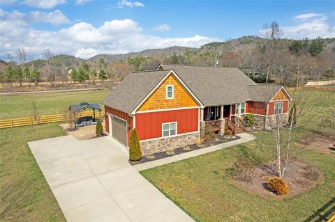 35 Cliff Rd, Penrose, NC 28766