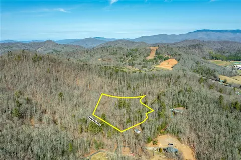 000 Robinhood Way, Bakersville, NC 28705