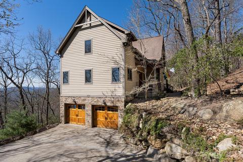 231 Lost Cabin Dr, Mills River, NC 28759