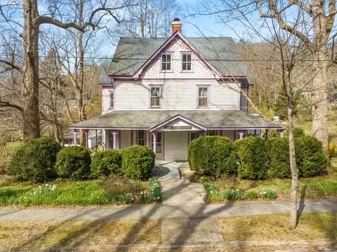 291 Henderson St, Saluda, NC 28773