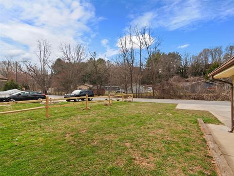 36 Pebblebrook St, Clyde, NC 28721 photo 3