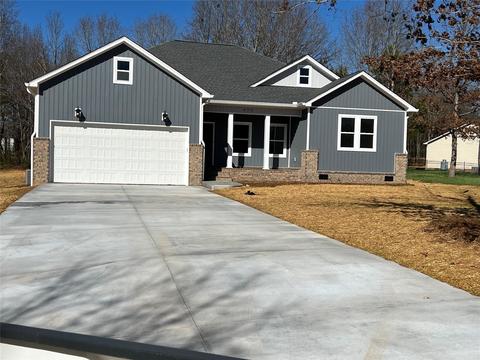 975 Tracy Ln, Conover, NC 28613 photo 1