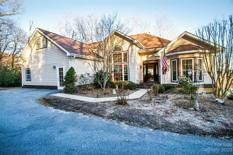 196 Lost Cabin Dr, Mills River, NC 28759