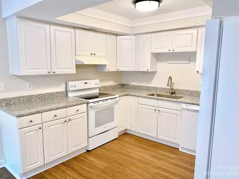 3211 Windbluff Dr, Charlotte, NC 28277