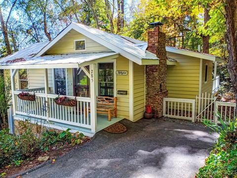285 Poplar St, Saluda, NC 28773