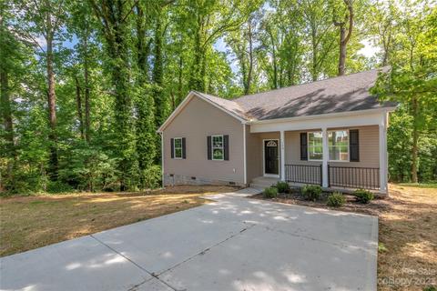 123 S Pine St, Lowell, NC 28098