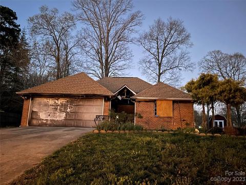 8219 David Lee Ln, Charlotte, NC 28227