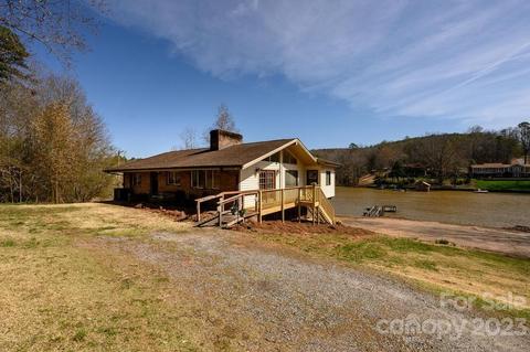 111 Lakeside Loop, Hickory, NC 28601