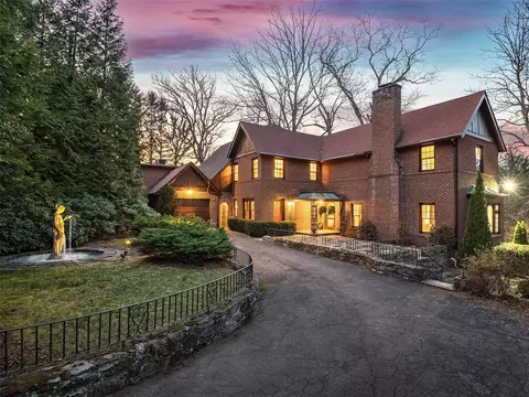 264 Lakeshore Dr, Asheville, NC 28804