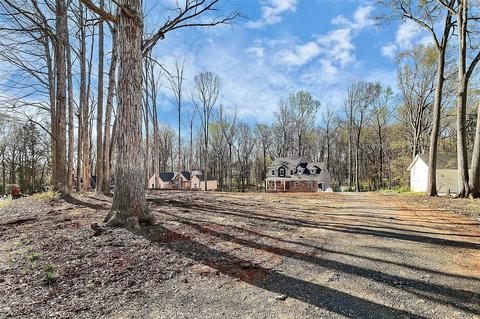 10137 Windtree Ln, Charlotte, NC 28215