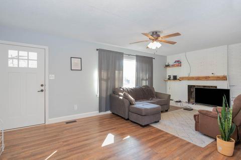 1106 2nd St SE, Conover, NC 28613 photo 5