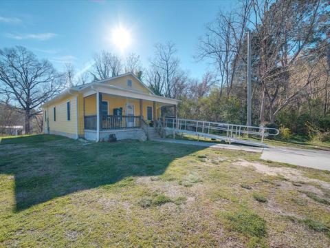 719 S Main St, Troy, NC 27371