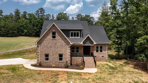 194 N Shore Dr, Hickory, NC 28602