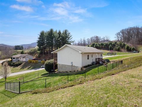 150 Barefoot Rdg, Clyde, NC 28721 photo 23