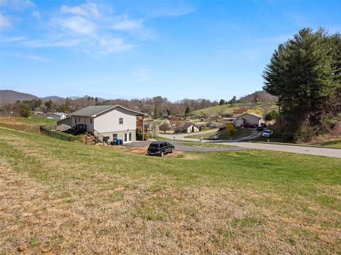 150 Barefoot Rdg, Clyde, NC 28721 photo 26