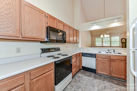 19966 Oak Leaf Cir, Cornelius, NC 28031 photo 6