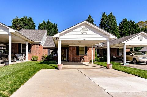 19966 Oak Leaf Cir, Cornelius, NC 28031 photo 1