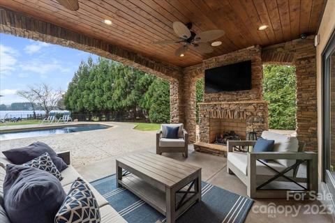 16446 Pinwhenny Rd, Cornelius, NC 28031 photo 2