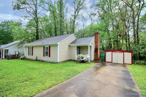 6820 Delta Lake Dr, Charlotte, NC 28215