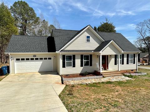 325 Harbor View Dr, Cherryville, NC 28021