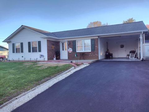 218 Foxwood Dr, Maiden, NC 28650