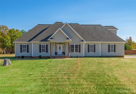 2521 Moon Creek Ln, Clover, SC 29710