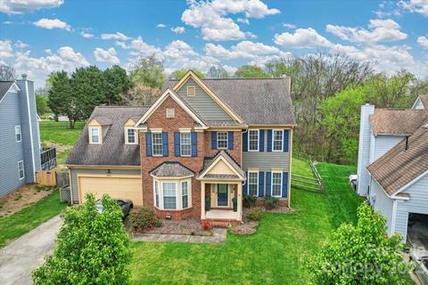 8813 Elkins Park Dr, Matthews, NC 28105