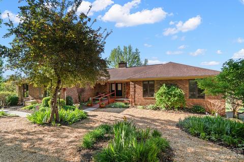 69 Ray Hill Rd, Horse Shoe, NC 28742