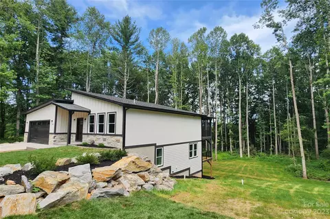 243 Tanglewood Dr, Mills River, NC 28759