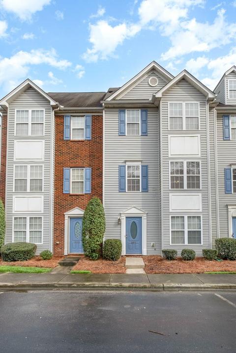 9911 Treeside Ln, Matthews, NC 28105