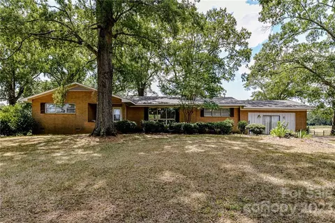 6308 Indian Trail Fairview Rd, Hemby Bridge, NC 28079