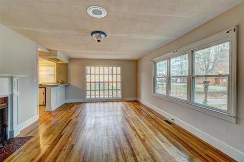 815 E Main St, Cherryville, NC 28021 photo 9