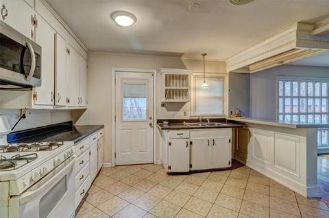 815 E Main St, Cherryville, NC 28021 photo 5