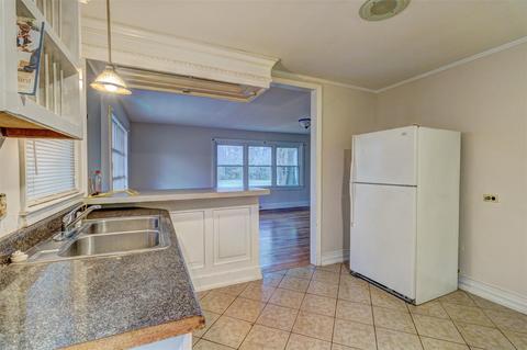 815 E Main St, Cherryville, NC 28021 photo 7