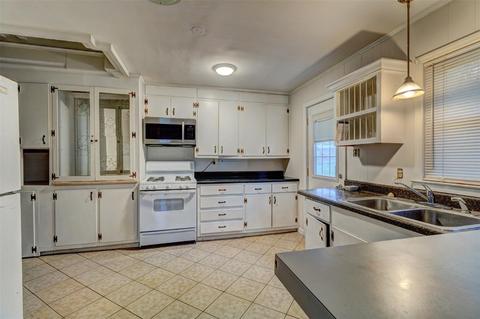 815 E Main St, Cherryville, NC 28021 photo 6
