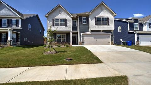 196 Fox Cove Rd, Hendersonville, NC 28792
