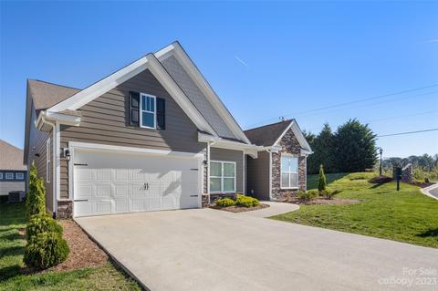 24 Tillers Dr, Flat Rock, NC 28731